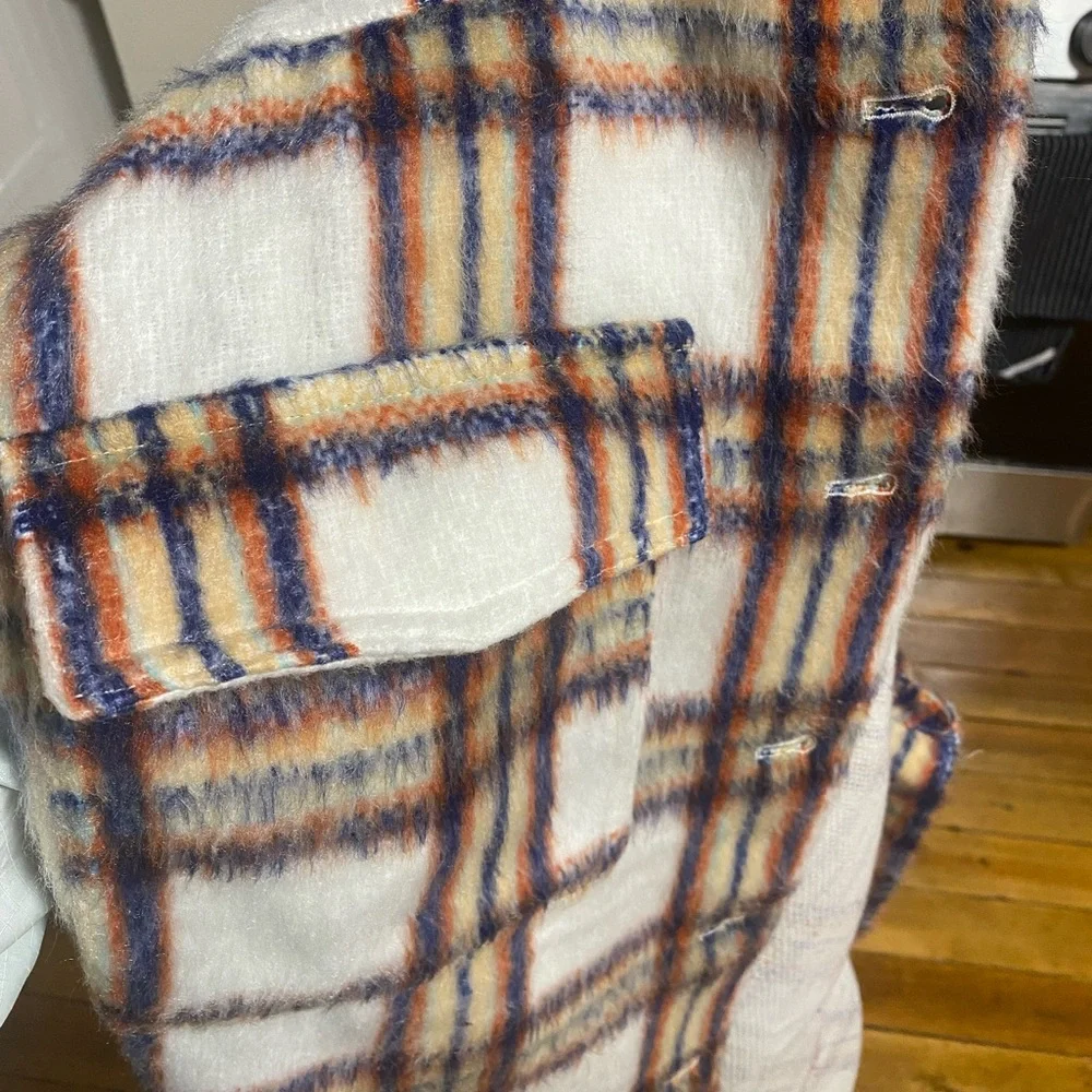 Shacket - Picture 3 of 3